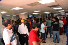 Algunos usuarios tardaron hasta dos horas y media en completar el trámite de registro de sus líneas.