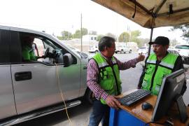 Verificar el vehículo permite detectar fallas mecánicas y reducir contaminantes que podrían afectar la calidad del aire,