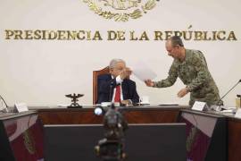 La Secretaría de Marina informó que el almirante José Rafael Ojeda Durán sigue dentro de la institución naval como asesor en seguridad nacional del actual secretario, almirante Raymundo Pedro Morales Ángeles.