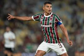 Una investigación de la periodista Joanna de Assis reveló que el ex colaborador de Diego Maradona habría ofrecido certificados de entrenador por hasta 20 mil dólares, sin completar los cursos correspondientes.. Thiago Silva (foto) sería uno de los beneficiados.