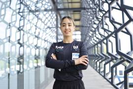 Su desempeño en torneos FIFA la coloca como una de las silbantes más destacadas del mundo.