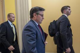 Mike Johnson decidió retractarse de sus afirmaciones sobre una presunta cooperación del mandatario estadounidense, como “informante del FBI” en el caso contra el delincuente sexual Jeffrey Epstein.