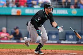 El outfielder de los Arizona Diamondbacks rompió un juego perfecto al intentar un toque de bola que desconcertó a todos y acabar conectando un hit.