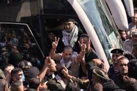 Un prisionero palestino llega a Ramala, Cisjordania, tras ser liberado por Israel.