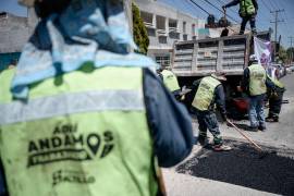 Este lunes se llevó a cabo una jornada de bacheo en calles de la colonia Vista Hermosa.