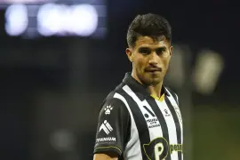 El exfutbolista mexicano enfrenta cargos por liderar un esquema de manipulación de tarjetas amarillas en partidos de la A-League.