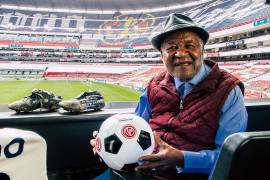 Arlindo fue partícipe en el primer partido en el Coloso, anotando el primer gol, así que se esperaría estuviera presente en la reinauguración.