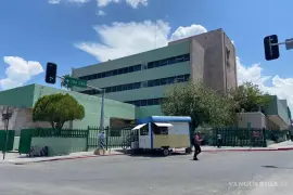 La Clínica 7 del IMSS enfrenta un déficit de especialistas que retrasa consultas y cirugías en diversas áreas médicas.