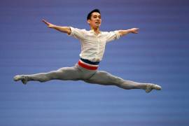 El bailarían japonés Tomoha Terada baila en el XIV Concurso Internacional de Ballet, en el Escenario Nuevo del Teatro Bolshoi, en Moscú, Rusia.