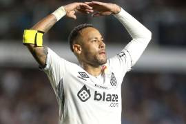 Neymar está dispuesto a revalorizar su carrera, pero también muestra su explosividad ante la marcación arbitral.