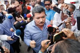 Almanza, de acuerdo con la información revelada por Loret de Mola, intentó “huir” a Estados Unidos, donde ya era esperado por las autoridades, tras descubrir que buscan implicar a mandos medios para salvar a la cúpula.