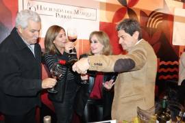Calidad. Azucena Ramos Ramos (3a de izq. a der.) celebró los reconocimientos a la industria vitivinícola.
