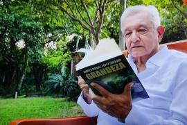 AMLO aseguró que no tiene intención de regresar a la actividad política y que únicamente lo haría ante una situación de gravedad excepcional, como un golpe de Estado o una intervención extranjera.