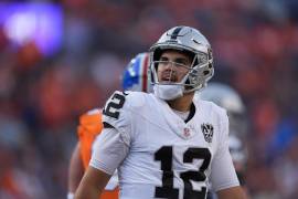 O’Connell, quien ya tuvo experiencia como titular la temporada pasada, buscará revitalizar el ataque de los Raiders, mientras Minshew permanece como suplente.