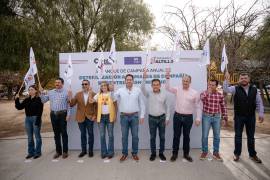 El alcalde de Saltillo, Javier Díaz González (c), dio el banderazo a la Campaña Anual de Esterilización, reafirmando el compromiso municipal con el bienestar de los animales de compañía.