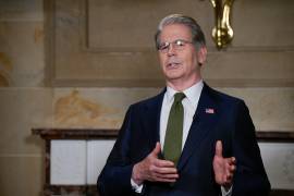 El secretario del Tesoro de Estados Unidos, Scott Bessent, habla en una entrevista después del discurso sobre el Estado de la Unión del presidente Donald Trump ante una sesión conjunta del Congreso en el Capitolio, Washington.