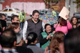 El alcalde Javier Díaz González supervisó los trabajos de rehabilitación en una plaza del bulevar Vicente Guerrero, donde destacó la importancia de rescatar los espacios públicos para fortalecer el tejido social.