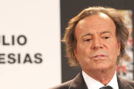Una investigación periodística revela testimonios de dos extrabajadoras que acusan a Julio Iglesias de agresiones sexuales, abuso de poder y un entorno laboral marcado por el control y el miedo durante 2021 en sus residencias privadas.