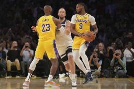 Además, el encuentro fue histórico al permitir que LeBron compartiera la cancha con su hijo, Bronny, marcando un hito en la NBA.