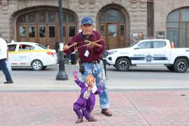 Don Daniel ‘El Pitoco’, el titiritero de Saltillo que mantiene viva la magia de Cri Cri y Topo Gigio en el Centro Histórico