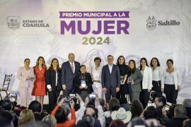 Coahuila: entregan Manolo Jiménez y Chema Fraustro el Premio Municipal a la Mujer 2024