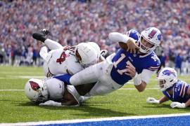 Josh Allen encaminó a los Bills a ganar ante los Cardinals, pese a ir a abajo en el marcador, sin embargo, pudo haber resultado con lesión en el encuentro.