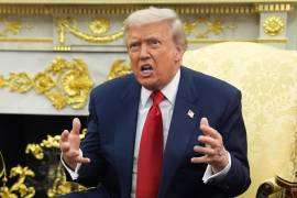 El presidente de EU, Donald Trump, habla durante su reunión con el príncipe heredero de Arabia Saudí, Mohammed bin Salman, en el Despacho Oval de la Casa Blanca en Washington.