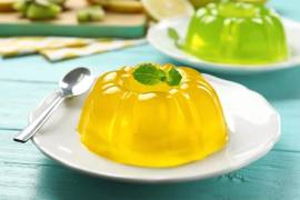 La gelatina es un alimento rico en colágeno que aporta múltiples beneficios para la salud. Descubre de qué está hecha y cómo ayuda a fortalecer huesos, articulaciones y el sistema digestivo.