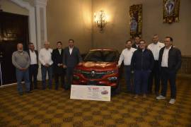Directivos de la AMHMC presentaron el autos Renault Kwid que será sorteado emtre los clientes que se hospeden en los establecimientos participantes.