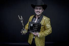 Carrera. El cantante saltillense aseguró que el galardón representa una pausa para reflexionar y seguir consolidando su carrera artística.