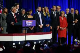 El candidato presidencial republicano, el expresidente Donald Trump, da un discurso en West Palm Beach, Florida.