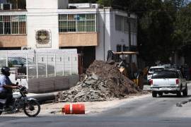 Desde julio, los trabajos en esta vialidad de la colonia República siguen sin finalizar, generando incomodidad entre los vecinos.