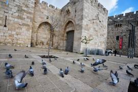 La Puerta de Jaffa, en la Ciudad Vieja de Jerusalén, permanece cerrada a los visitantes debido a la guerra con Irán.