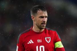 Aaron Ramsey durante su etapa con la selección de Gales. El mediocampista está a un paso de convertirse en refuerzo estelar de Pumas.