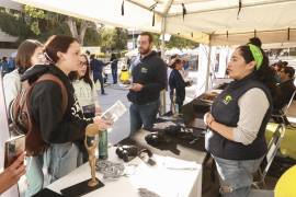 En 30 stands, las escuelas y facultades de la Unidad Noreste de la UAdeC, ofrecieron información a los jóvenes sobre la oferta educativa de la máxima casa de estudios.