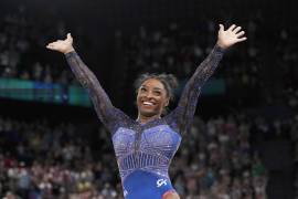 Biles, quien se destacó con su actuación en el ejercicio de suelo, continúa demostrando su dominio en el deporte y su estatus como ícono mundial.