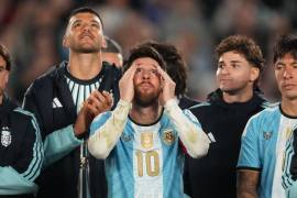 Lionel Messi se dirigió entre lágrimas a los más de 85 mil aficionados reunidos en el Estadio Monumental, donde puso fin a su histórica trayectoria con Argentina.