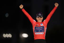 El belga Remco Evenepoel celebra tras ganar la Vuelta a España.