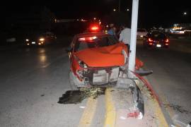 El auto sufrió graves daños en su carrocería.