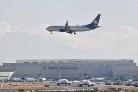 La aerolínea mexicana Aeroméxico se colocó, por segundo año consecutivo, como la aerolínea más puntual del mundo con un 90% de sus operaciones realizadas a tiempo.