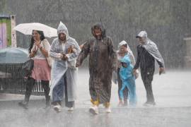 Las inundaciones en Chiltepec, Paraíso, obligaron a evacuar preventivamente a habitantes ante el ingreso del mar y las fuertes rachas de viento.