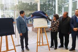 La celebración concluyó con la develación de la placa conmemorativa.