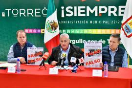 El alcalde Román Alberto Cepeda, durante la rueda de prensa donde aclaró información sobre el proyecto de drenaje pluvial.