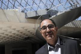 El presidente-director del museo del Louvre, Jean-Luc Martinez, posa durante una visita al museo, París, 23 de junio de 2020.