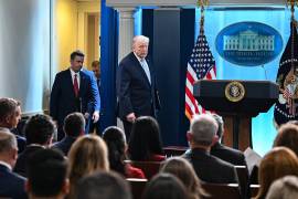 El presidente Trump se dirige a los medios de comunicación en la Casa Blanca. Irán y Estados Unidos lograron alcanzar un acuerdo para un alto al fuego durante dos semanas.