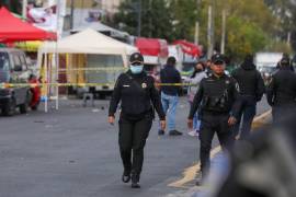 Una balacera entre presuntos extorsionadores y policías de la SSC de la Ciudad de México en la alcaldía de Iztacalco, dejó un saldo de dos muertos, siete lesionados, entre ellos una menor de edad, además de 10 hombre detenidos y 5 armas cortas.