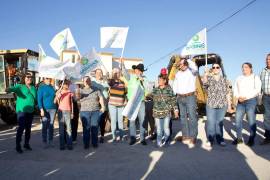 En las calles Mineros y Río San Juan, el Alcalde dio el banderazo a la construcción de 812 metros cuadrados de concreto hidráulico, con una inversión de un millón de pesos. FOTO: VANGUARDIA