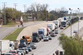 Un hombre falleció de un infarto luego de esperar 12 horas en la fila para cruzar hacia Eagle Pass, Texas