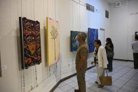 La vida y el color hechos arte: APLAVIC presenta su exposición de pintura ‘Floral’