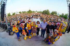 Más de 20 mil personas acudieron al festejo del Día del Niño en la Alameda de Ramos Arizpe.